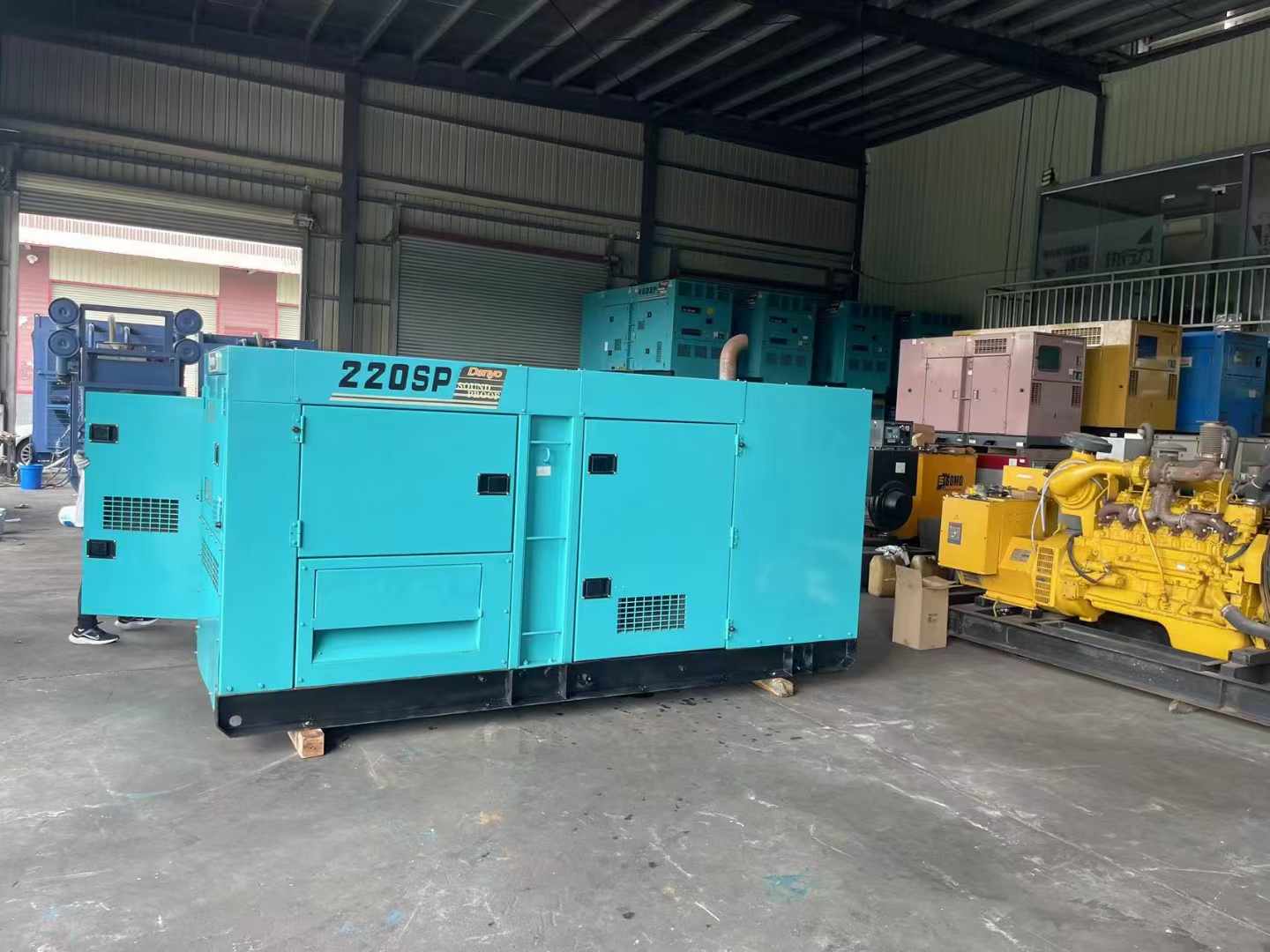 黄埔柴油发电机组长期不间断运行时，如何监控其温度和压力？