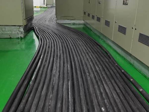 黄埔如何根据理论计算公式计算温度对特定电压测量结果的影响？